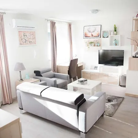 China Town Prenociste 2* Belgrad